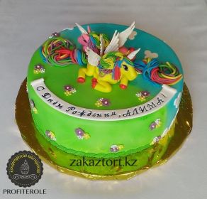 Вес - 4 кг, внутри - розовый ванильный бисквит с творожным суфле