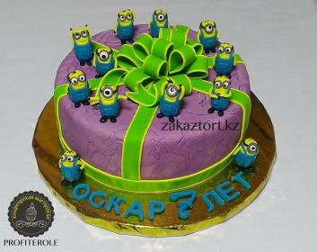 Вес - 4 кг. Внутри "Медовик".