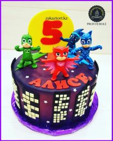 Вес 5,3 кг. Внутри "Красный бархат".