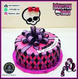 Вес 3 кг. Внутри "Шварцвальдский вишнёвый торт".