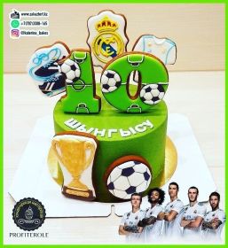 Вес 1,6 кг (без пряников). Внутри "Молочная девочка с кремом Пломбир". Покрытие шоковелюр.