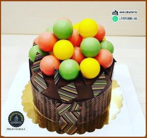 Вес 2,8 кг. Внутри "Шоколадная молочная девочка".