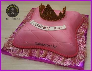 Вес 3 кг. Внутри розовый шифоновый бисквит с кремом пломбир.