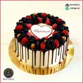 Вес 3,2 кг. Начинка "Йогуртно-клубничный".